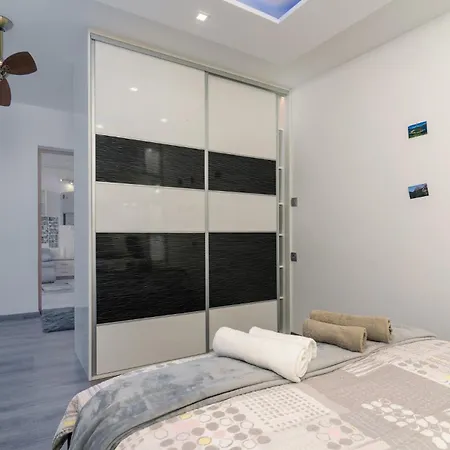 1 Bedroom Beautiful In Apartman *