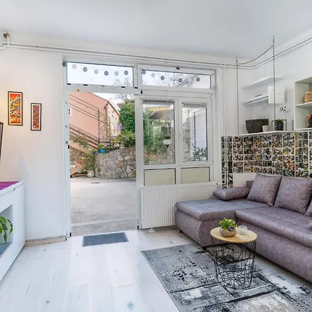 Pet Friendly In With Kitchen Apartment Bakar