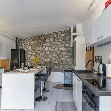 Apartment 1 Bedroom Beautiful In *