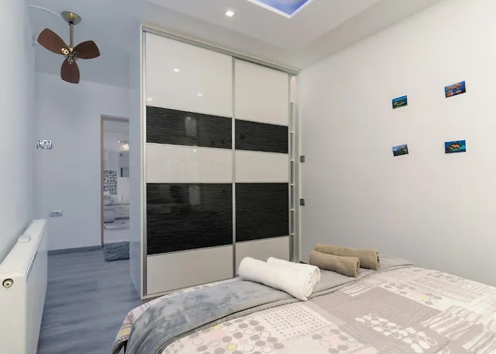 1 Bedroom Cozy In Apartment *