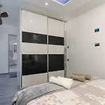 1 Bedroom Beautiful In Apartament *